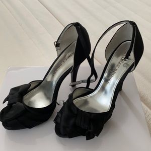 AUNREY BROOKE black satin peep-toe heel with bow